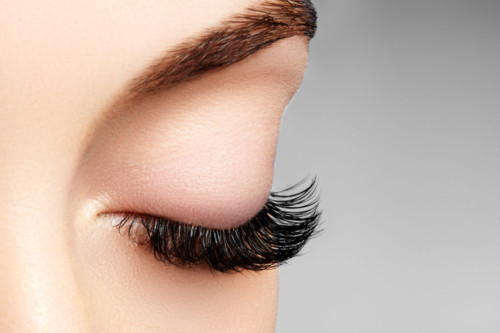 should I wear fake lashes in my headshot, should I wear eye lashes in my portrait, fake vs real eye lashes in a headshot