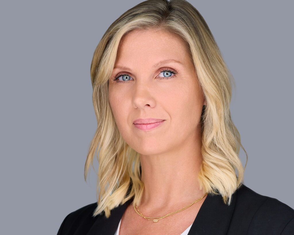 Evoto | 2mm Headshots and Event Photography LinkedIn Headshot Example